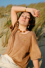 Boucles d'oreilles créoles Naëlle - bois, nacre & coquillage