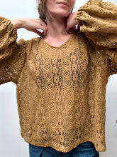Blouse Soléa — Blouse bohème en dentelle de coton ocre