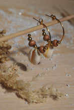 Boucles d'oreilles créoles Naëlle - bois, nacre & coquillage