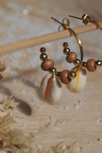 Boucles d'oreilles créoles Naëlle - bois, nacre & coquillage