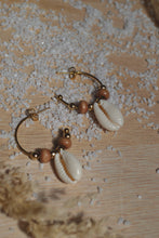 Boucles d'oreilles créoles Naëlle - bois, nacre & coquillage