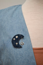 Broche lune Séleste - fleur lotus