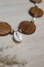 Collier bohème Naëlle - bois, nacre & coquillage