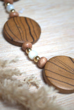 Collier bohème Naëlle - bois, nacre & coquillage