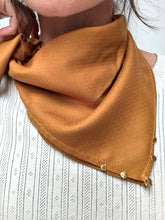 Foulard Ambre — Foulard femme ocre en viscose ECOVERO™