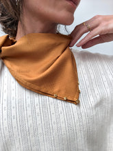 Foulard Ambre — Foulard femme ocre en viscose ECOVERO™