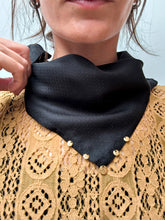 Foulard Éclipse — Foulard noire femme en viscose ECOVERO™