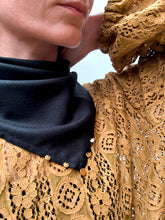 Foulard Éclipse — Foulard noire femme en viscose ECOVERO™