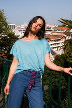 T-shirt Loly 100% lin bleu — détails perles dorées