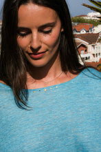 T-shirt Loly 100% lin bleu — détails perles dorées
