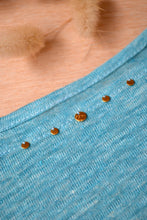 T-shirt Loly 100% lin bleu — détails perles dorées