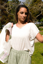 T-shirt Loly 100% lin écru — détails perles dorées
