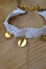 Bracelet boho- dentelle blanche & pendentif coquillage