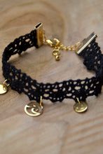 Bracelet boho - dentelle noire & pendentif vague